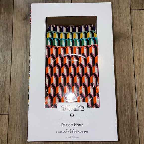 MUST GO! DVF for Target Arrow Geo 4pc Dessert Plate Set- 2 Available !